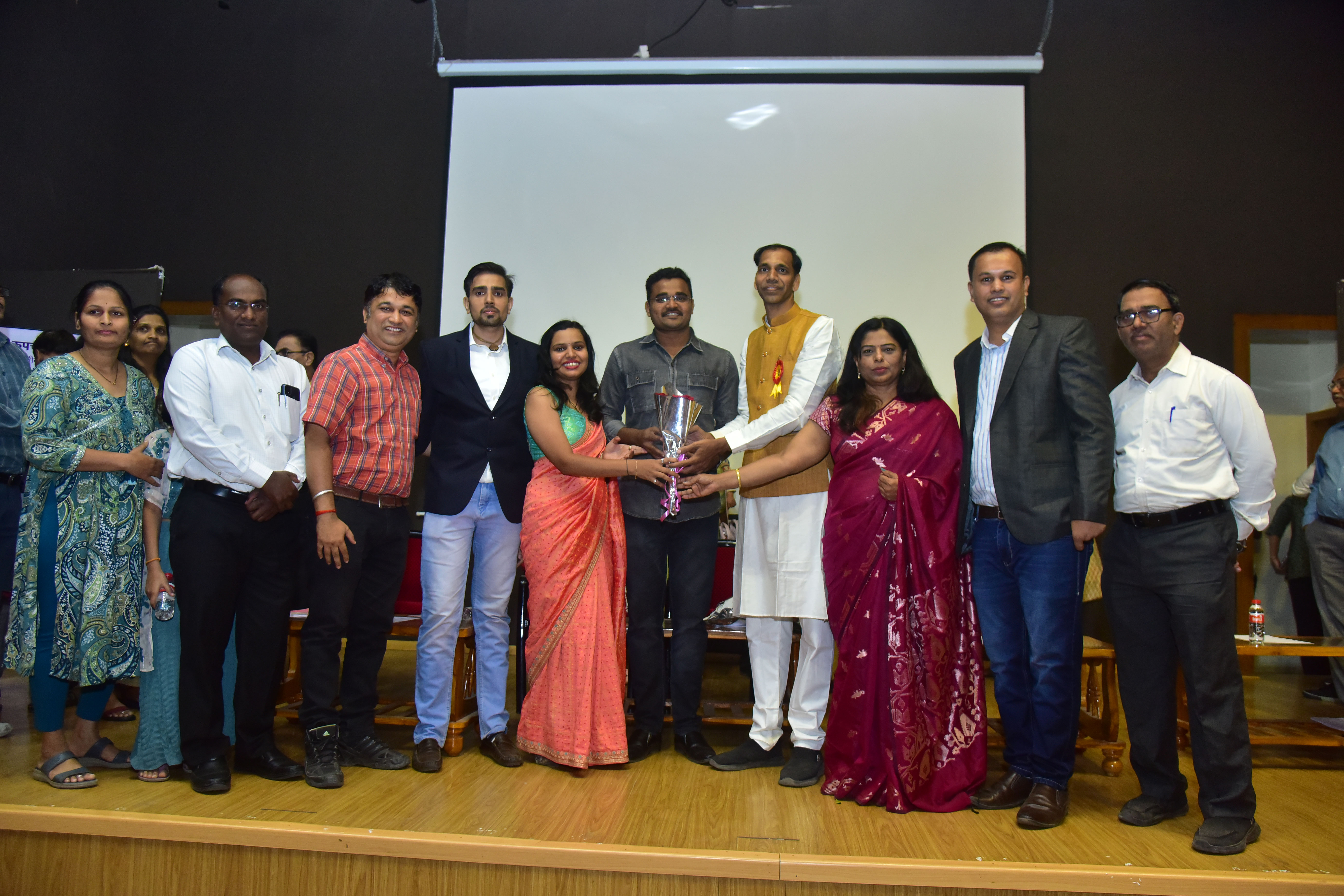 Shabdjadugar Sunil Book Cover